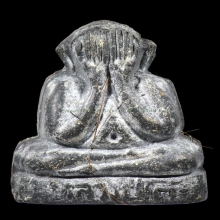 พระปิดตาตุ๊กตาเล็กเนื้อผงใบลาน