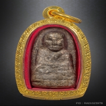 หลวงพ่อทวดเนื้อว่านรุ่นแรก พิมพ์พระรอดหน้าใหญ่ A ปี.2497