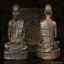องค์ที่3 รูปหล่อหลวงปู่คำดี ปภาโส บรรจุอัฐิธาตุหลวงปู่มั่น 