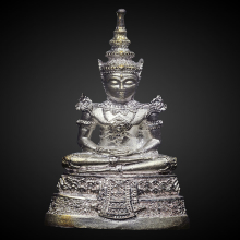 พระแก้วมรกตเนื้อเงินพ่นทราย