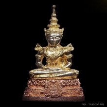 พระแก้วมรกตสามกษัตริย์ครับ