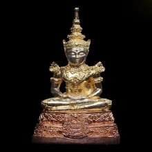 พระแก้วมรกตสามกษัตริย์ครับ