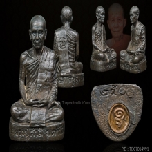 รูปหล่อหลวงปู่คำดี ปภาโส บรรจุอัฐิธาตุหลวงปู่มั่น ภูริทัตโต 