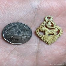 สิงห์สามขวัญ กรอบใบโพธิ์ ฐานผ้าทิพย์ หลวงพ่อมุ่ย วัดดอนไร่