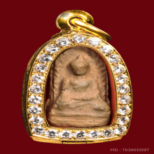 พระรอดพิมพ์ตื้น กรุวัดมหาวัน เนื้อเขียวคราบเหลือง ติดที่2