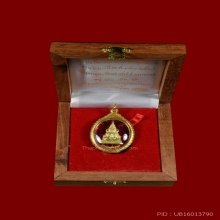 เหรียญพระพุทธชินราชรูปไข่ ทองคำลงยา พ.ศ. 2560