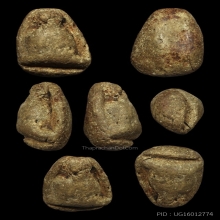 พระปิดตาหลวงปู่ยิ้ม วัดหนองบัว พิมพ์แข้งซ้อน เนื้อเหลือง