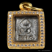 หลวงปู่ศุขประภามณฑล ฐานบัว องค์ดารา