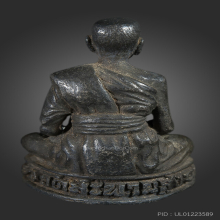 รูปหล่อรุ่นโดดร่ม หลวงปู่เอี่ยม วัดสะพานสูง เนื้อเงินครับ