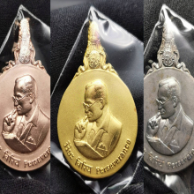 พระมหาชนกใหญ่​ ทองคำ​ นาค​ เงิน