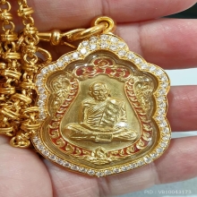 เหรียญเสมา8รอบหลวงปู่ทิม เนื้อทองคำลงยา สวยสุดๆ