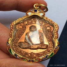 เหรียญเสมาแปดรอบหลวงปู่ทิม โค๊ตอุเลี่ยมทองสวยแชมป์ตัวจริง