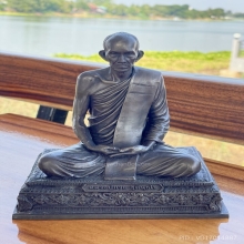 พระบูชา หลวงพ่อกวย ปี๒๕๖๔ สร้างน้อย หายากแล้วครับ