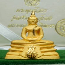 พระพุทธโสธร เนื้อทองคำ จัดสร้างโดย พล.อ. เชษฐา 