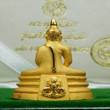 พระพุทธโสธร เนื้อทองคำ จัดสร้างโดย พล.อ. เชษฐา 