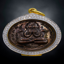 พระปิดตาพังพระกาฬ(ปี32)รุ่นแรก(บล็อกเครายาว)ผิวพรายเงิน