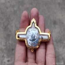 แหนบหลวงพ่อเงิน วัดบางคลาน เนื้อชุบนิเกิลลงยาสี ปี 2515 