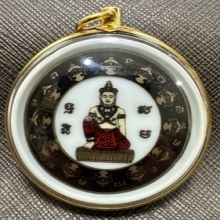 พ่อจตุคามเนื้อกระเบื้องเพ้นท์ทองลงยา เลี่ยมทองคำจับขอบ