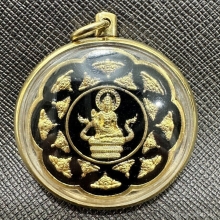 พ่อจตุคามฯกะไหล่ทองลงยาสีดำ เลี่ยมทองคำ