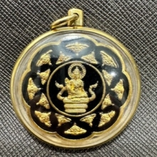 พ่อจตุคามฯกะไหล่ทองลงยาสีดำ เลี่ยมทองคำ