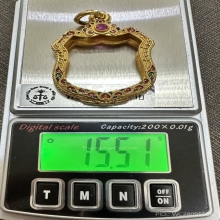 ตลับทองคำลงยาใส่เหรียญทรงอาร์ม 
