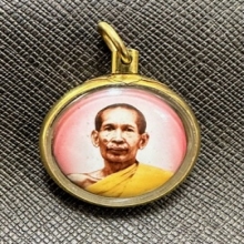ล็อกเก็ตหลวงพ่อโอภาสีรุ่นแรก หลังฝังปฐวีธาตุ+เหรียญ๑สตางค์
