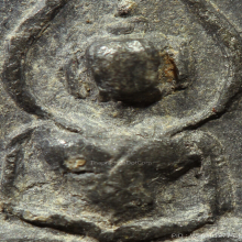 พระหลวงปู่ศุข วัดปากคลองมะขามเฒ่า พิมพ์บัวเม็ด หลังยันต์นูน