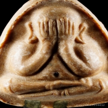 หลวงปู่โต๊ะ พระปิดตา ปลดหนี้ ยันต์นะ เนื้อเกสร