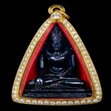 พระพุทธรูปหินอันดากู ทรงเครื่องจักรพรรดิ อนันดาเจดีย์ พุกาม