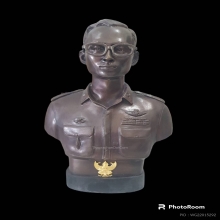 พระบรมรูปหล่อในหลวง ร.9 ราชองครักษ์รุ่น 2 ปี 39