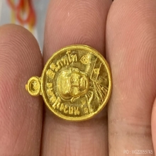 หลวงปู่แดงวัดห้วยฉลองจังหวัดอุตรดิตถ์เนื้อทองคำมีจาร