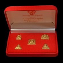 พระทองคำ** ชุดเบญจภาคี เนื้อทองคำ รุ่นหยก วัดระฆัง ปี 2536 
