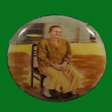 ล็อกเก็ต​นั่งเก้าอี้ คุณย่าบุญเรือน ปี 2539 พิธีพุทโธคลัง