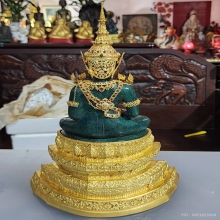 พระแก้วมรกต ภปร. เครื่องทรงทองคำ