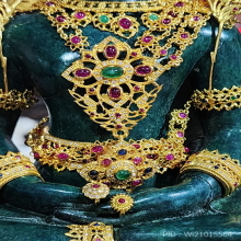 พระแก้วมรกต ภปร. เครื่องทรงทองคำ