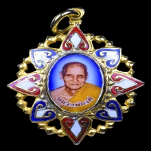 ล็อกเก็ตหลวงพ่อเต๋ คงทอง     ออกบูชาที่วัดสามง่าม