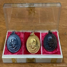 หลวงปู่แหวนชุดทองคำปี 2521 ชุดกรรมการสร้างน้อยหายากมาก