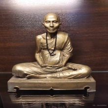พระบูชารุ่นแรก ครูบาชัยยะวงค์ วัดพระพุทธบาทห้วยต้ม ปี24 