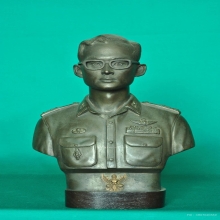 พระบรมรูปในหลวงร.9 กรมราชองครักษ์ 16 (รุ่นแรก)