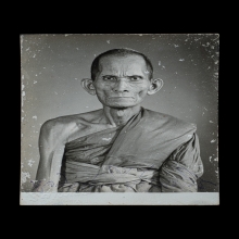รูปถ่ายหลวงพ่อยี  ต้องห้องภาพ  สาธรโฟโต้ 