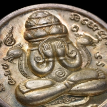 เหรียญปิดตาพังพะกาฬหลักเมืองนครรุ่นแรกปี32เครายาวเนื้อเงิน