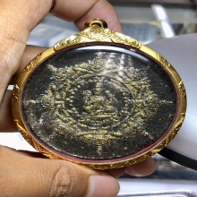 พระผง สุริยันต์ จันทราเนื้อไม้ดำปัดเงิน ทอง(2กษัตย์) พิมไหญ่
