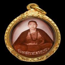 ล็อกเก็ตรุ่นเเรก ครูบาอริยชาติ วัดแสงแก้วโพธิญาณ