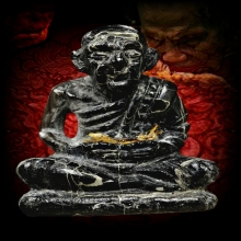 หลวงปู่หมุนพระรูปเหมือนเนื้องาช้างดำแกะ