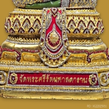 พระแก้วมรกตฤดูฝน ปี 2542 หน้าตัก 9 นิ้ว ปิดทองประดับพลอย