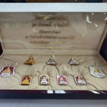 ชุดทองคำกรรมการ หลวงพ่อปลดหนี้ วัดพระธาตุวาโย