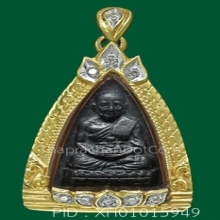 หลวงปู่ทวด วัดช้างให้ พิมหลังตัวหนังสือห้าแถว
