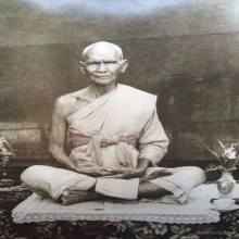 เหรียญหลวงพ่อเพชรหลวงพ่อโตหลวงพ่อเดิมเสกออกวัดหัวดงใต้ ปี83
