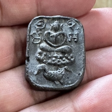 หลวงพ่อปาน วัดบางนมโค พิมพ์ไก่หางรวม เนื้อดำ ปี 2505