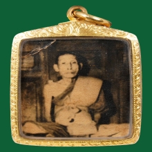 รูปถ่ายลป.เม่ง หลังแผ่นหนังกลอง